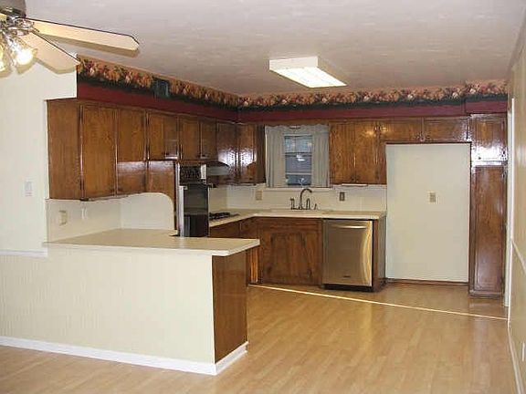 3rd image of 10681 Larchfield Ln