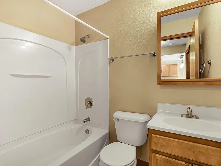 Karolyn Apartments — Photo 12