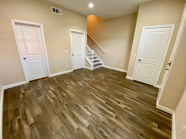 1029 N Citrus Ave — Photo 5