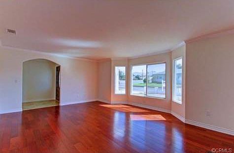 5th image of 5209 N Oakbank Ave