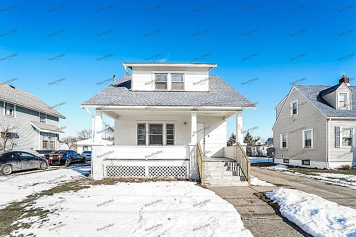 1st image of 909 W 20th St