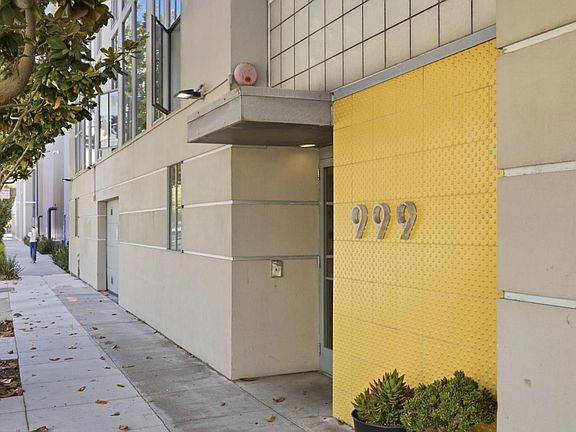5th image of 999 16th St APT 7