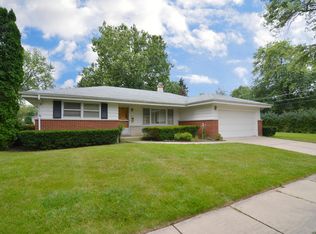 985 Elma Ave, Elgin, IL 60120