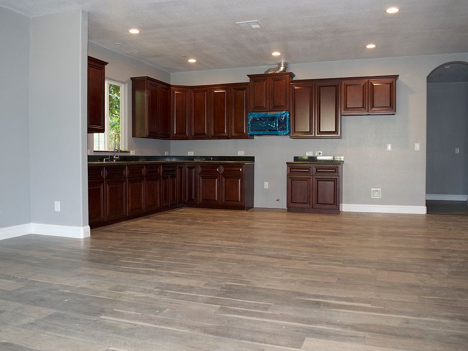 2nd image of 515 S Olive Ave #1