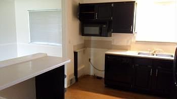 4th image of 1388 King George Blvd
