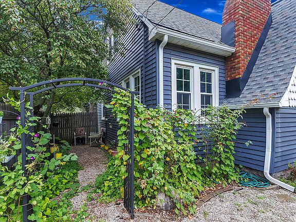 5th image of 109 Ridgewood St SE