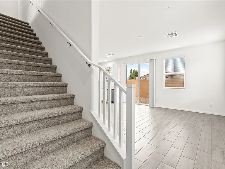10146 Gabby Glen St — Photo 11