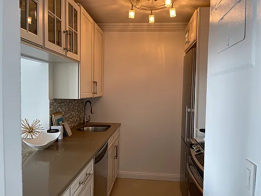 Rented by BATTERY PARK CITY RESIDENTIAL LLC | media 4