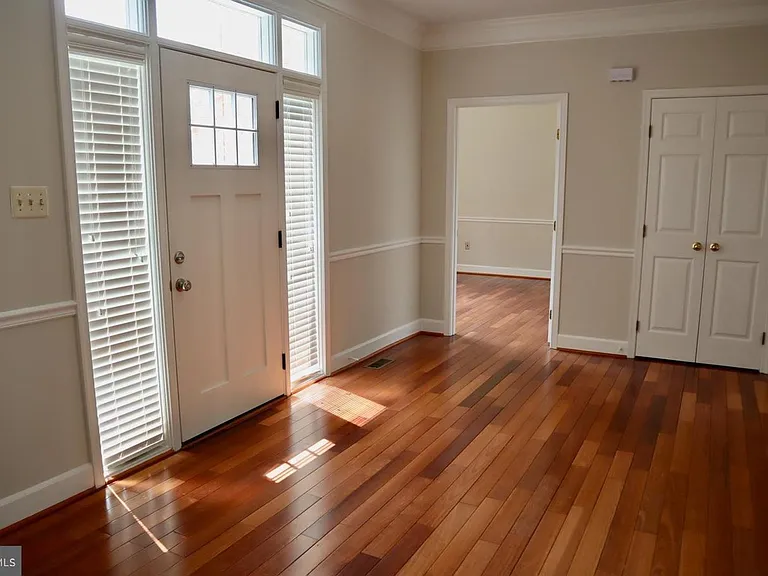 17105 Thatcher Ct — Photo 2