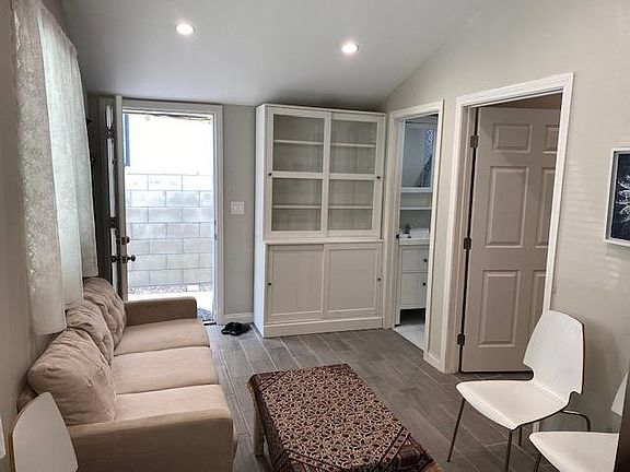 4th image of 21520 Saticoy St #1/2