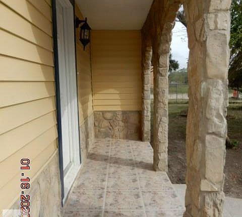 3rd image of 602 W 5th St