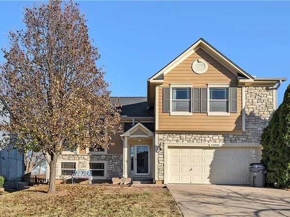 14935 S Summit St, Olathe, KS 66062