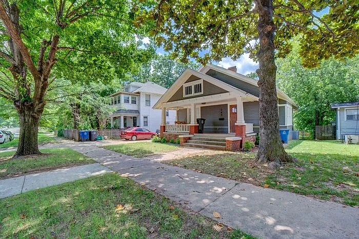 3 bed, 2.0 bath, 1610 sqft, $2,100 — Photo 3