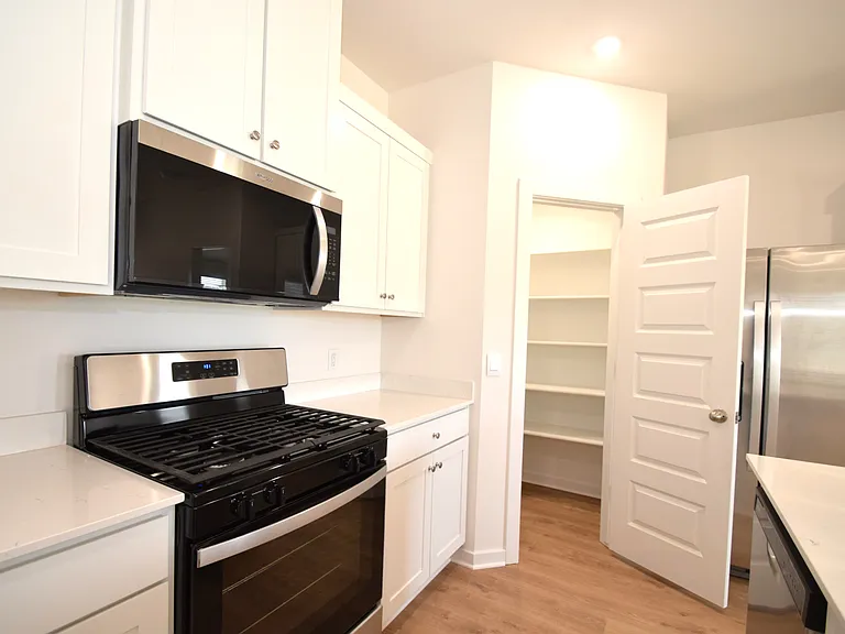 568 Colorado St — Photo 4