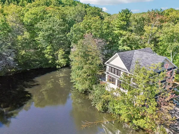 21 Rockwood Heights Rd, Manchester, MA 01944