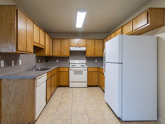 5th image of 2804A Alma Dr