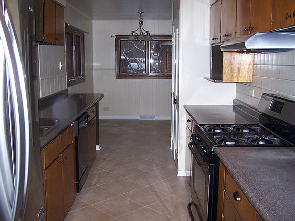 5th image of 296 Leahy Cir S