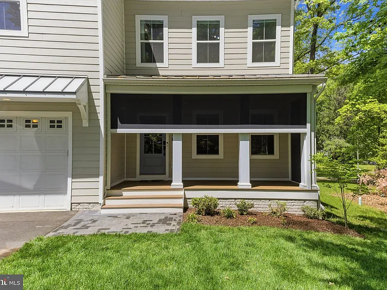 916 Waterview Dr — Photo 8