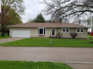 11619 3rd St, Milan, IL 61264