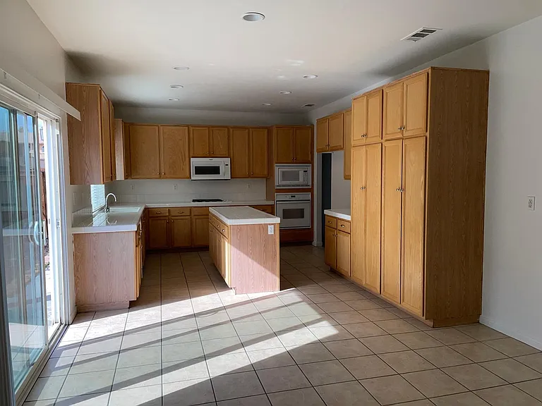 12661 Luna Rd — Photo 7