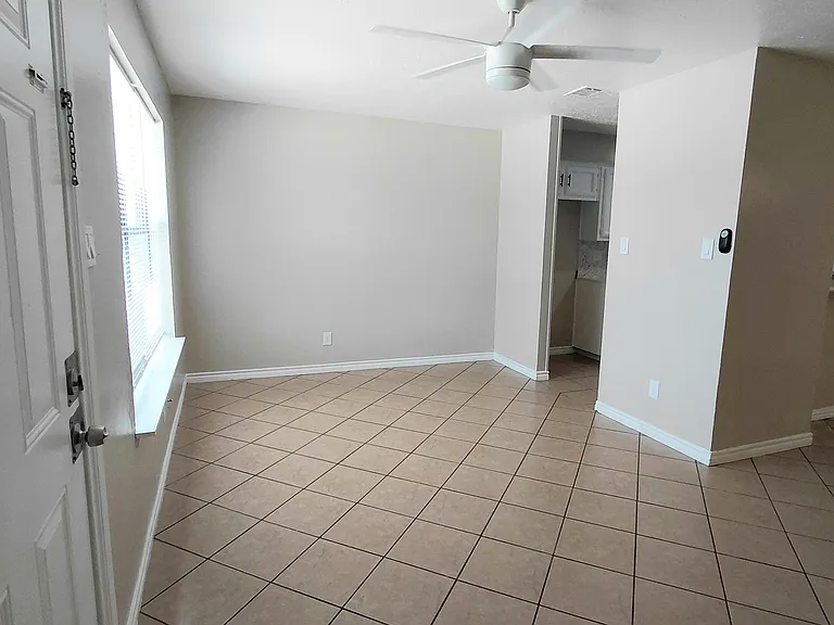 3900 Camelot St #B — Photo 4