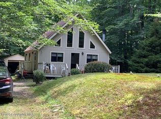 140 Outer Dr, Pocono Lake, PA 18347