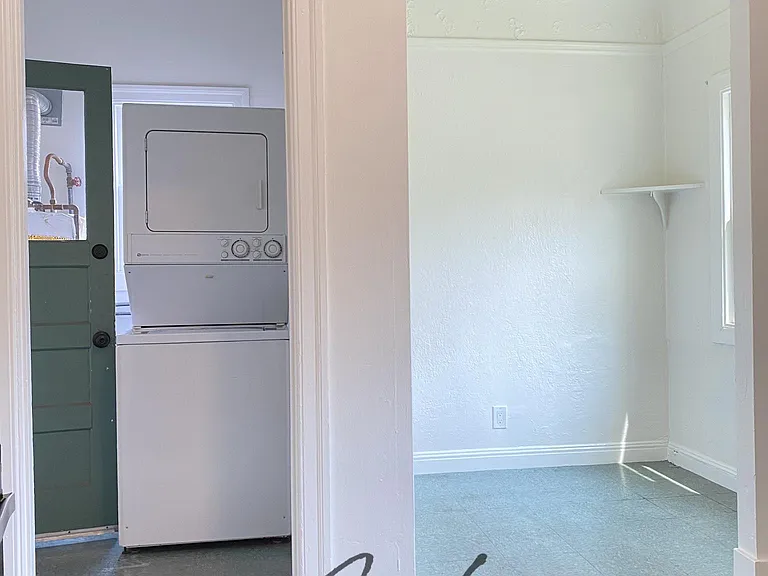 1147 Virginia St — Photo 14