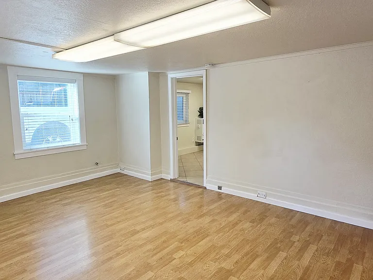 620 23rd St #B — Photo 5