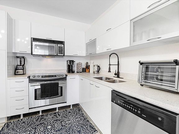 5th image of 133 NE 2nd Ave APT 2606