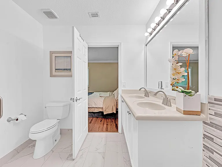 323 Bayfront Dr — Photo 40