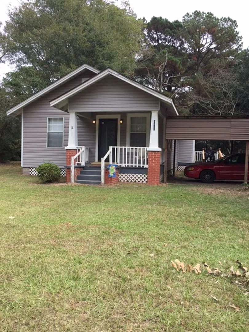 3 bed 1 bath for Rent — Photo 1