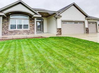 10589 S Singing Lark Ct, Oak Creek, WI 53154