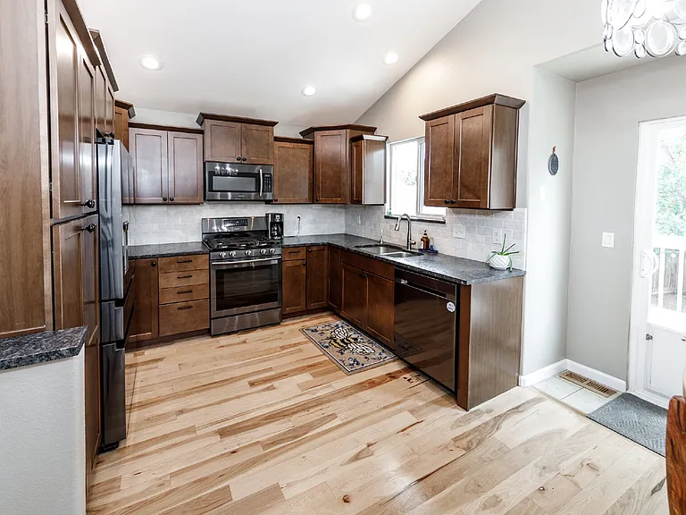 230 Hooper Ct — Photo 21