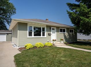 338 Greenmeadow Dr, Waukesha, WI 53188