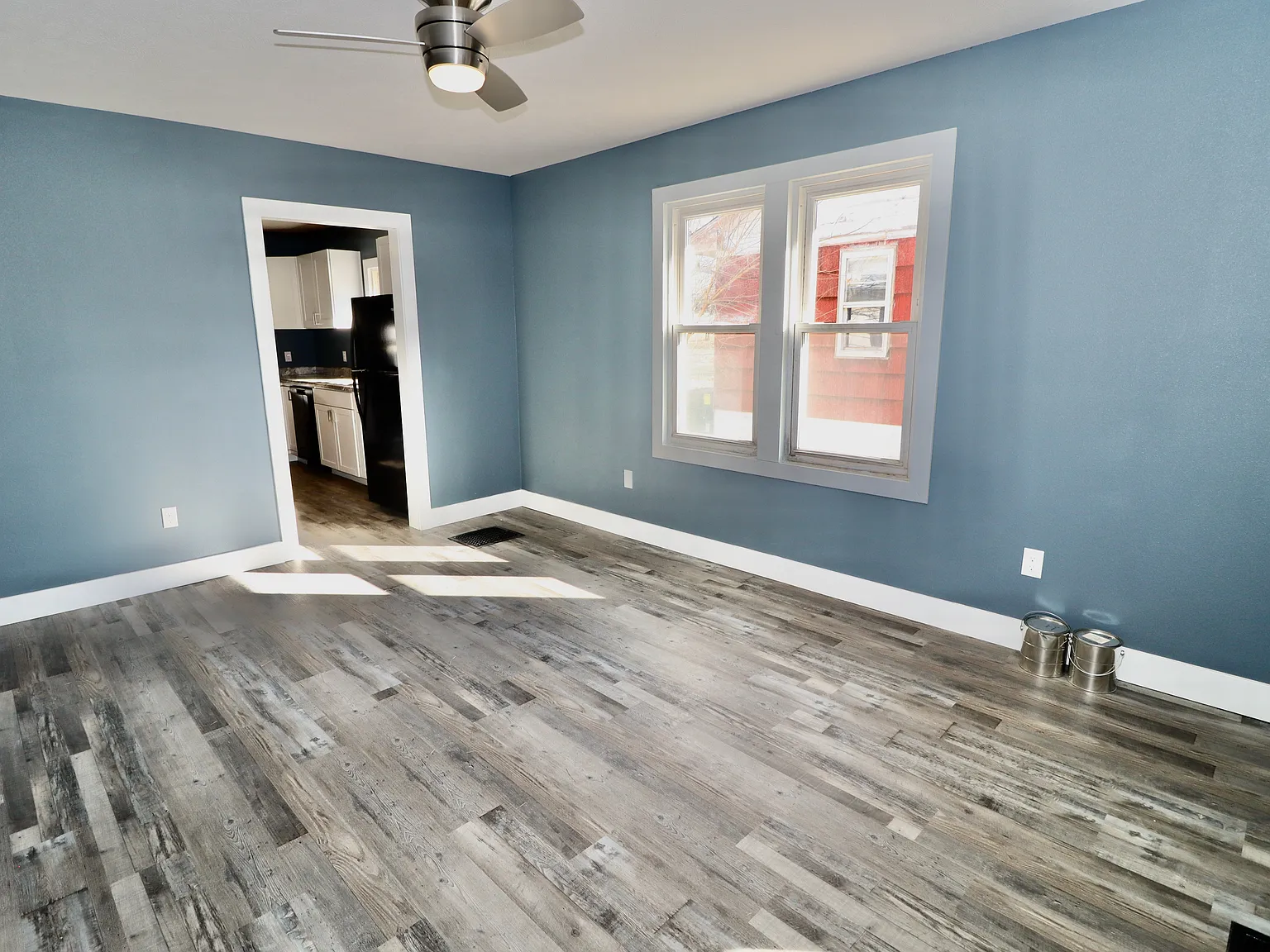 3 bed, 750 sqft, $1,050 — Photo 2