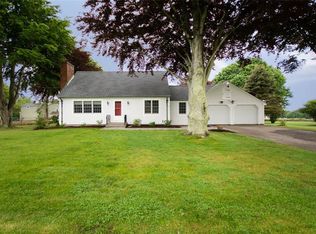 8 South Dr, Middletown, RI 02842