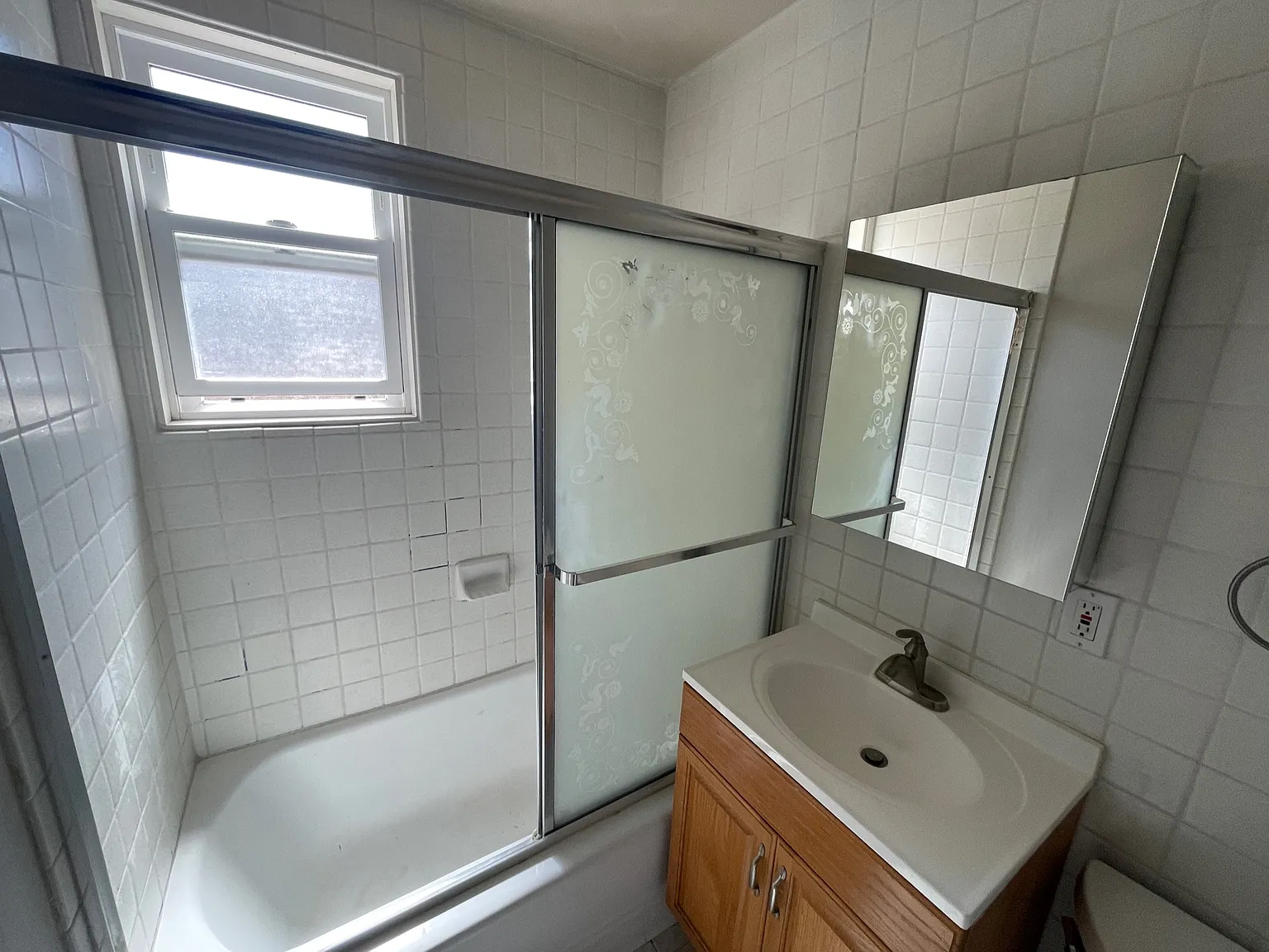 3 bed, 1100 sqft, $6,200 — Photo 4