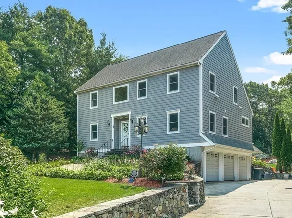 93 Pondview Ln, Stoughton, MA 02072