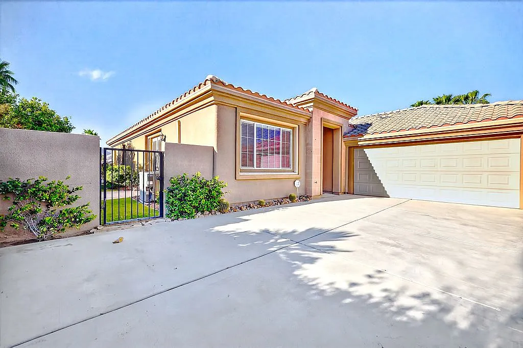 3 bed, 2.0 bath, 2071 sqft, $4,500 — Photo 3