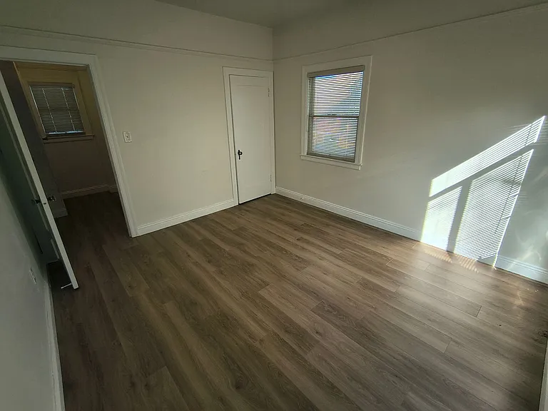 704 Simon St #&-22186 — Photo 23