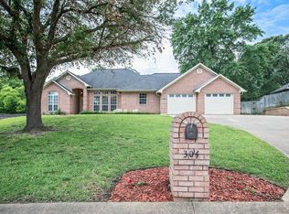 304 Briarcrest Dr, Chandler, TX 75758