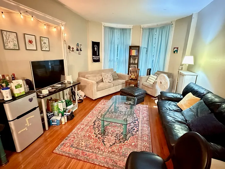 17 Warwick Rd #1 — Photo 2
