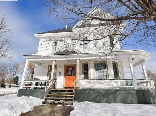12 1st St, Milo, ME 04463