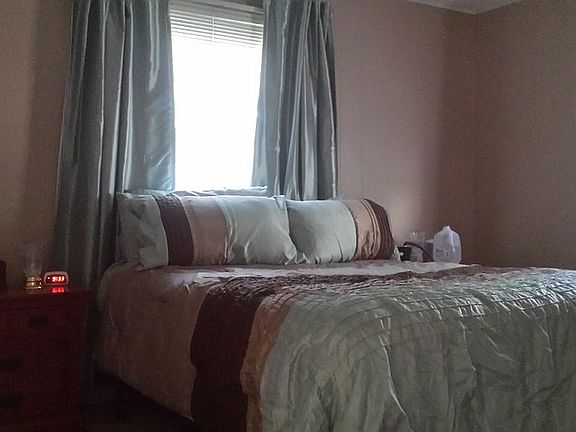 Master bedroom with Queen 