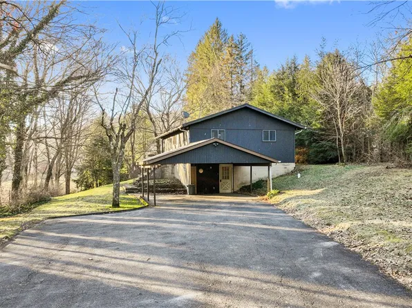 198 Chalk Hill Ohiopyle Rd, Ohiopyle, PA 15470