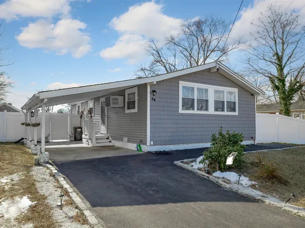 44 Hackmatac Street, Central Islip, NY 11722