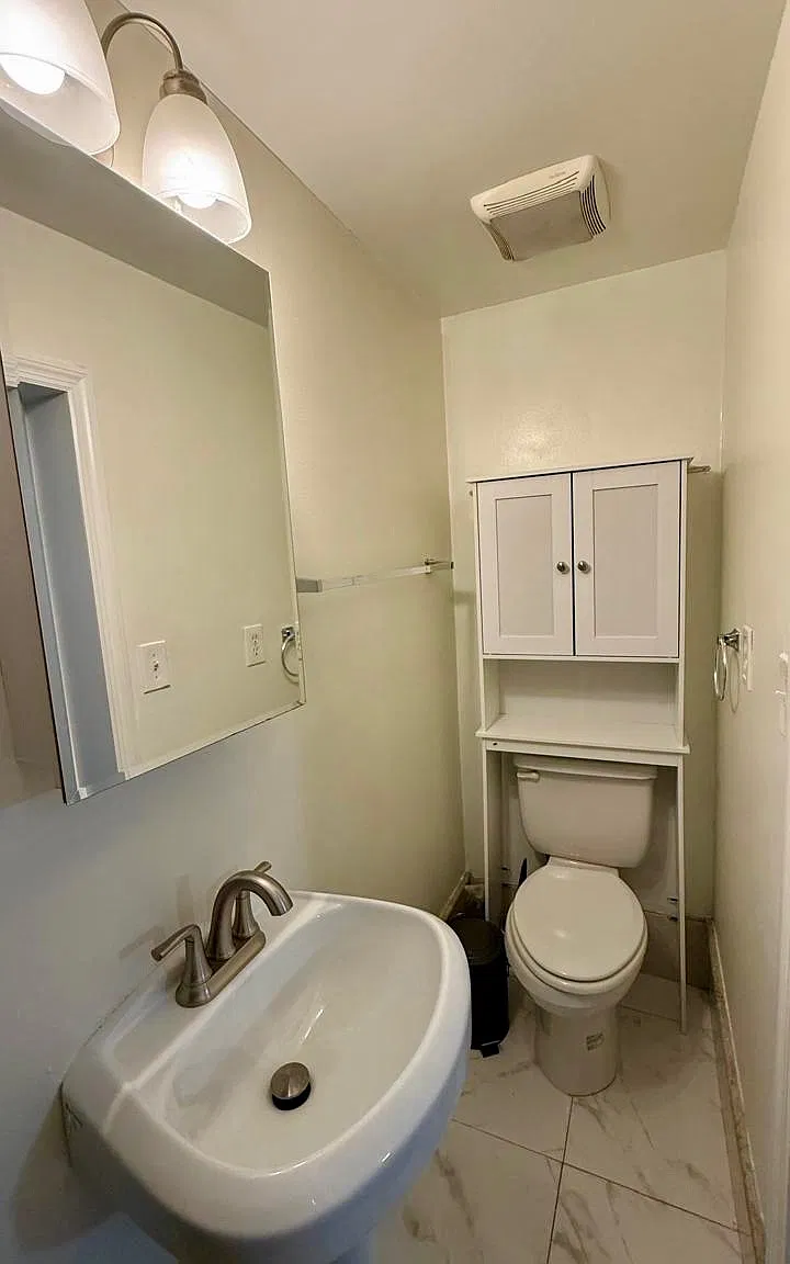 1 bed, 100 sqft, $1,000 — Photo 2