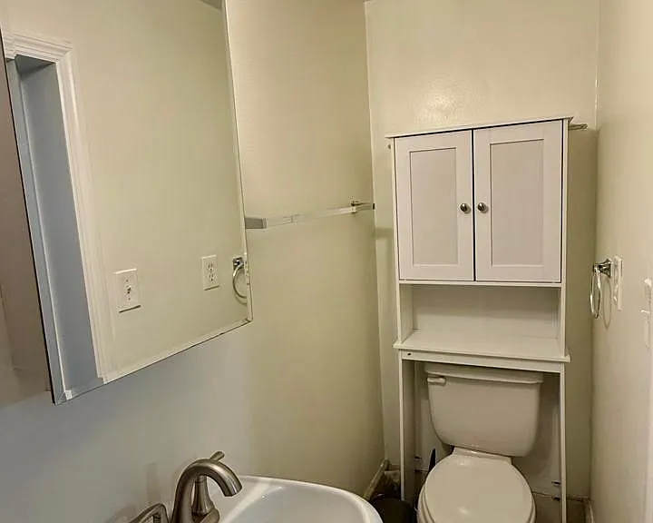1041 SW 72nd Ct — Photo 2