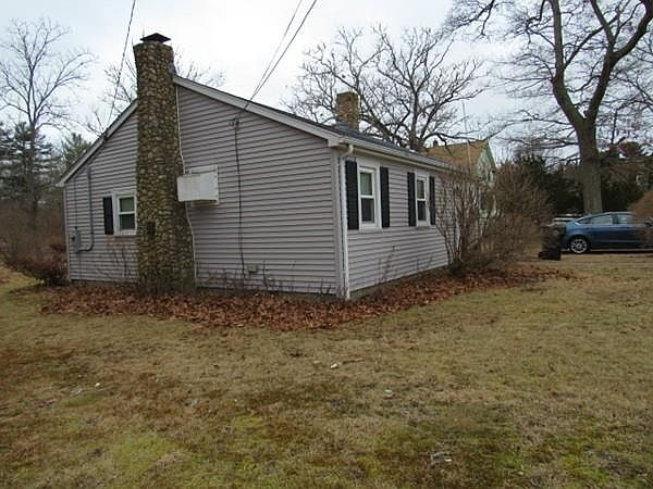 2nd image of 17 Hillcrest St