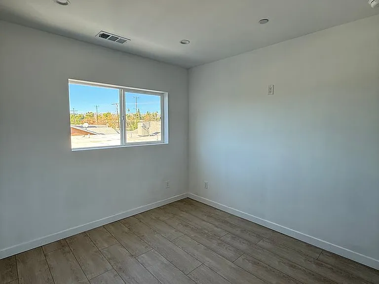 22026 Saticoy St — Photo 9